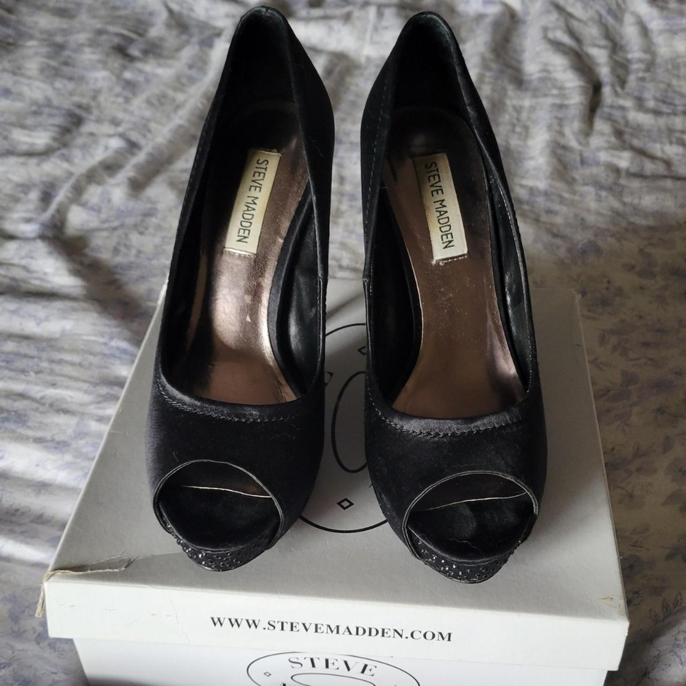 8.5 Steve Madden rhinestone black heels